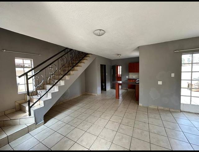 2 BEDROOM TOWNHOUSE FOR SALE IN BRAKPAN NORTH